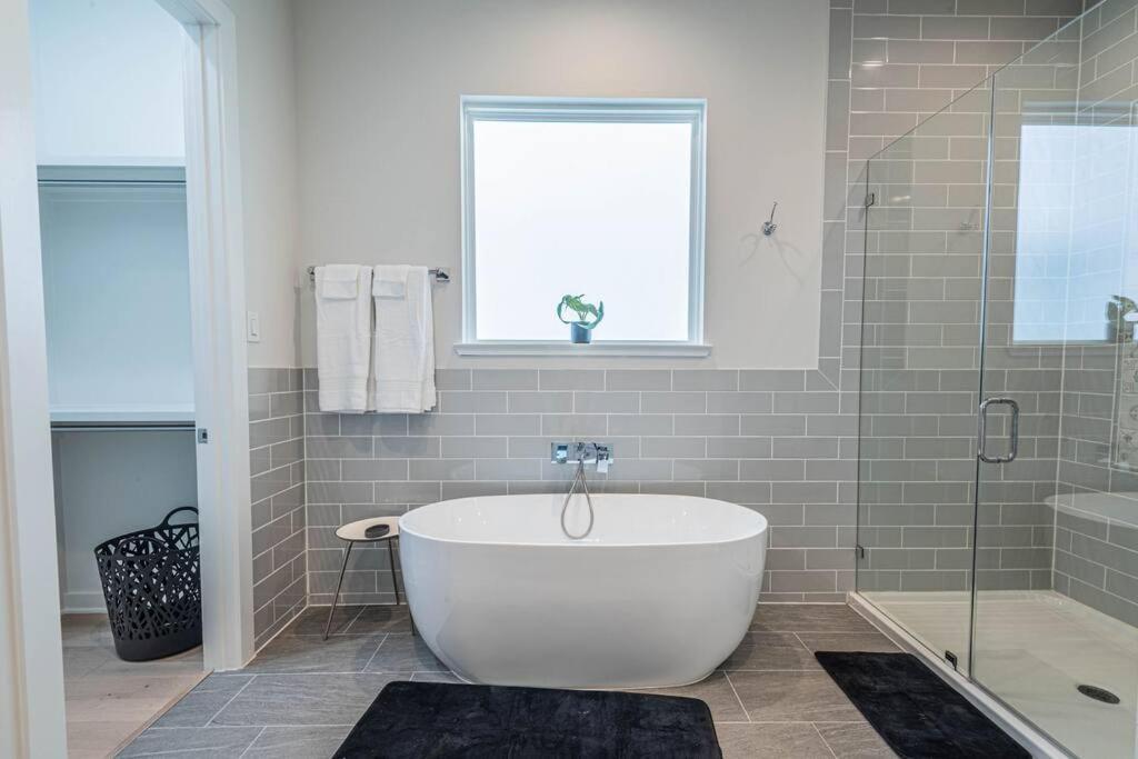 Charming 3-Bedroom Luxury Home Near Downtown, Nrg, Galleria & Medical Center Houston Ngoại thất bức ảnh