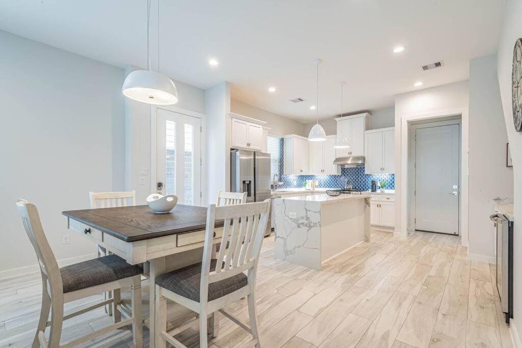 Charming 3-Bedroom Luxury Home Near Downtown, Nrg, Galleria & Medical Center Houston Ngoại thất bức ảnh